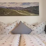 Haus Tisch Apartment *