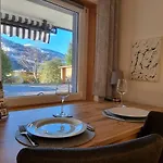 Haus Tisch Apartment