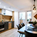 Haus Tisch *