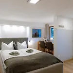 Haus Tisch Apartment