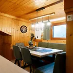 Apartament Haus Tisch