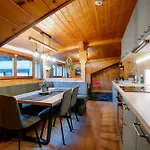 Apartament Haus Tisch