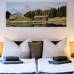 Haus Tisch Schruns