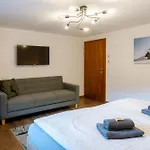 Apartment Haus Tisch Schruns