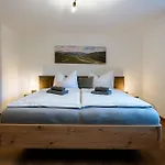 Haus Tisch *