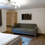 Haus Tisch シュルンス