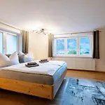 Apartment Haus Tisch *