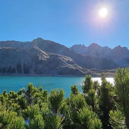 Haus Tisch 施伦斯