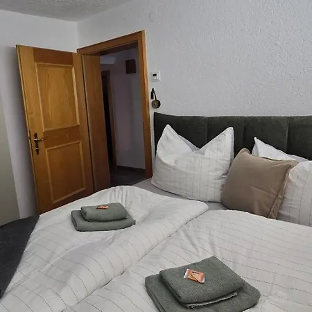 公寓 Haus Tisch 施伦斯