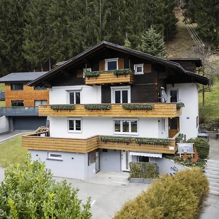 Haus Tisch * Schruns