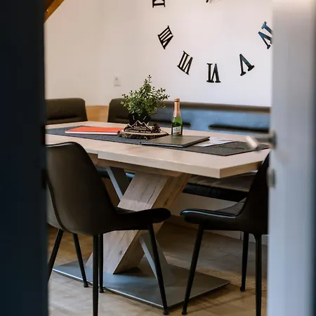 Haus Tisch Appartement Schruns