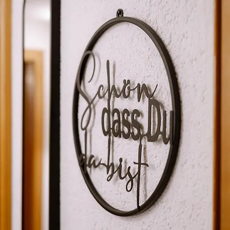 Apartment Haus Tisch *