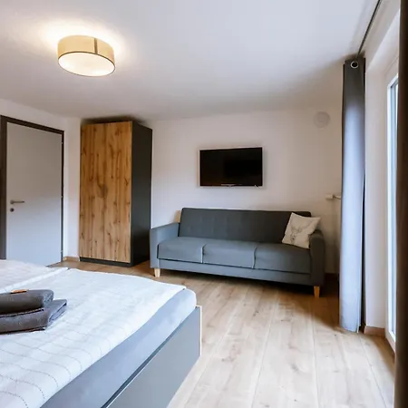 Apartment Haus Tisch *