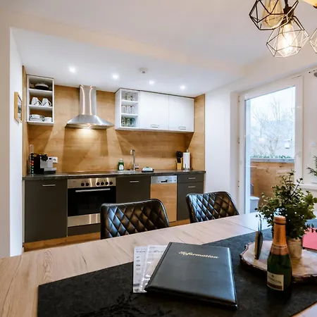 Haus Tisch Apartment