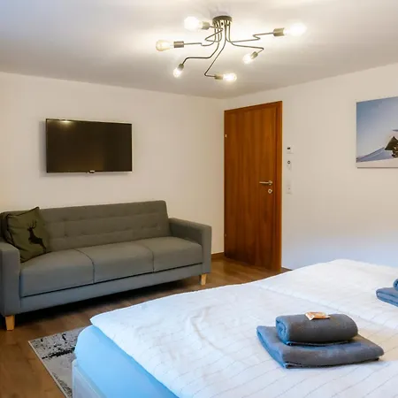 Appartement Haus Tisch Schruns