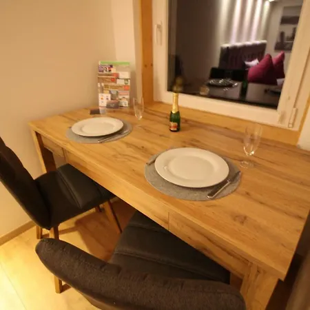 Haus Tisch * 施伦斯