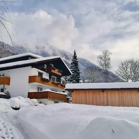 Haus Tisch 施伦斯