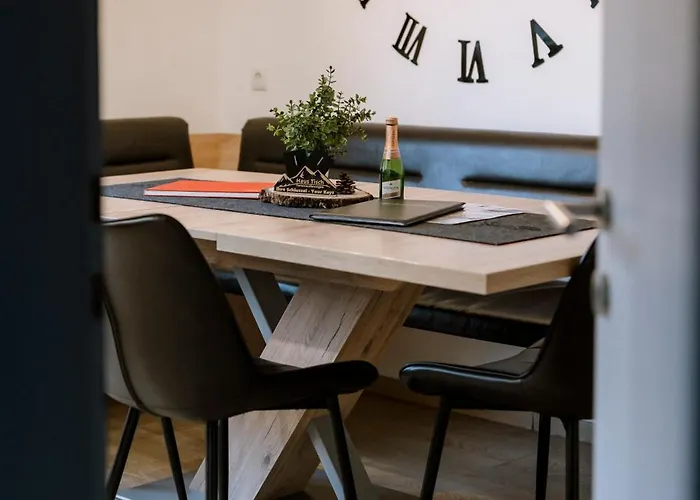 Haus Tisch Апартаменты Шрунс