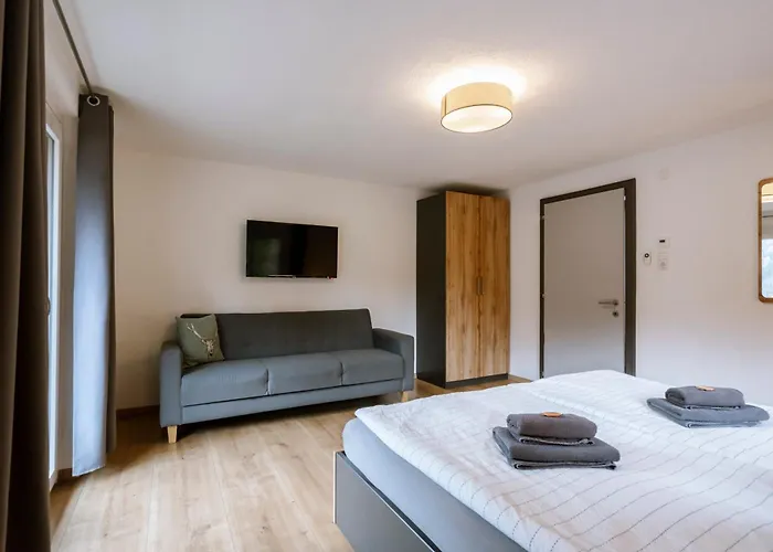 Haus Tisch * Шрунс